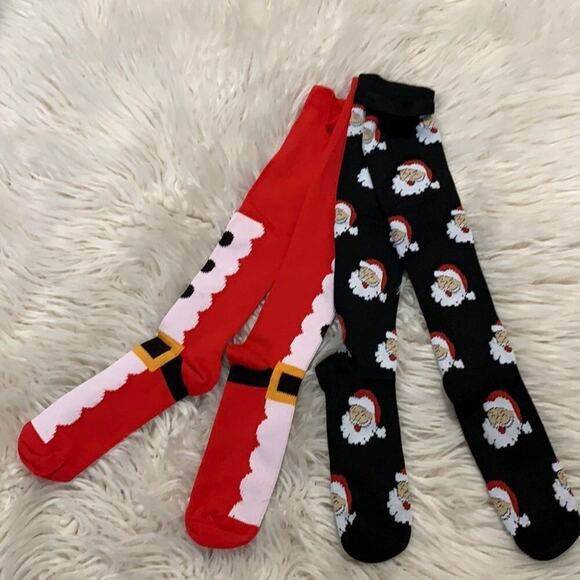 SOCKS CHRISTMAS NWOT SANTA DETAIL‎ 2 PAIRS - Picture 1 of 8